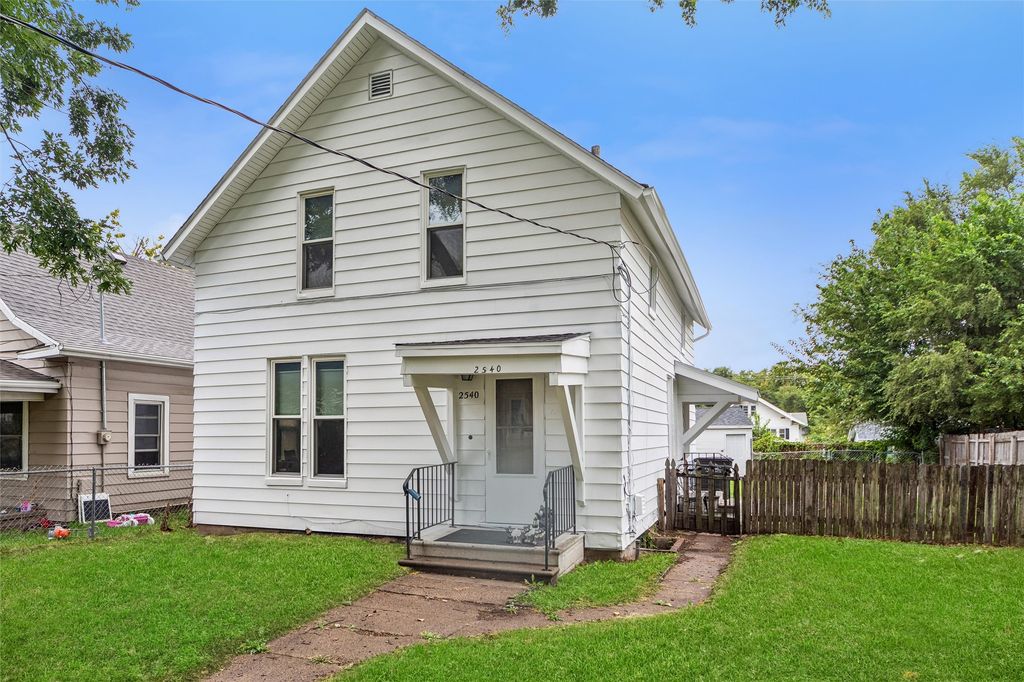 2540 Capitol Avenue, Des Moines, IA 50317