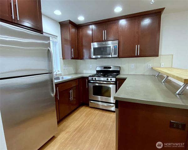 662 NE 40th Street, Seattle, WA 98105