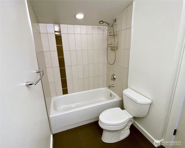 662 NE 40th Street, Seattle, WA 98105