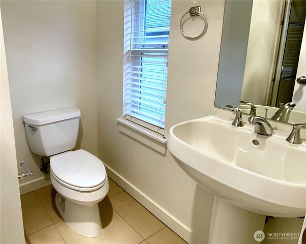 662 NE 40th Street, Seattle, WA 98105