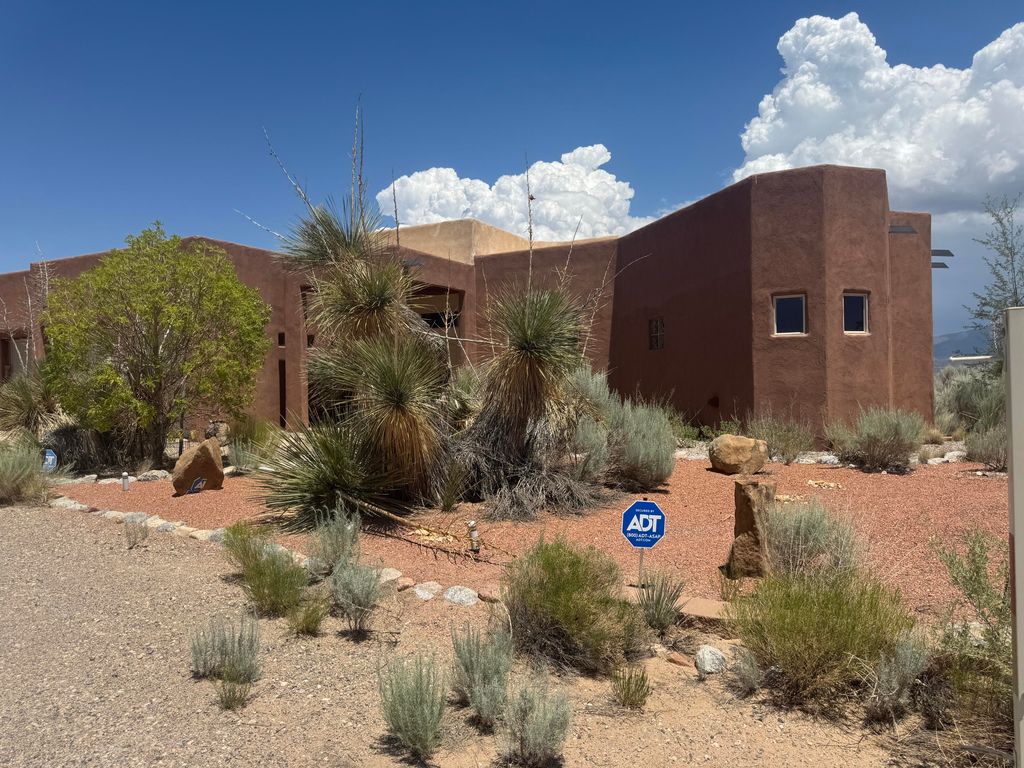 6909 VATAPA Road NE, Rio Rancho, NM 87144