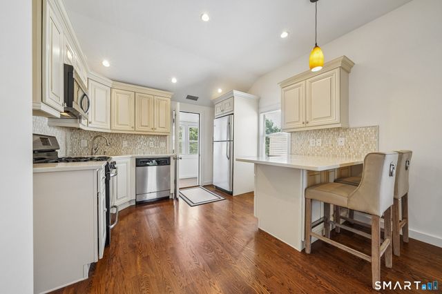 10 Wells Avenue, Stamford, CT 06902