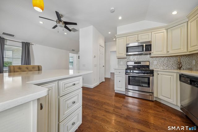 10 Wells Avenue, Stamford, CT 06902