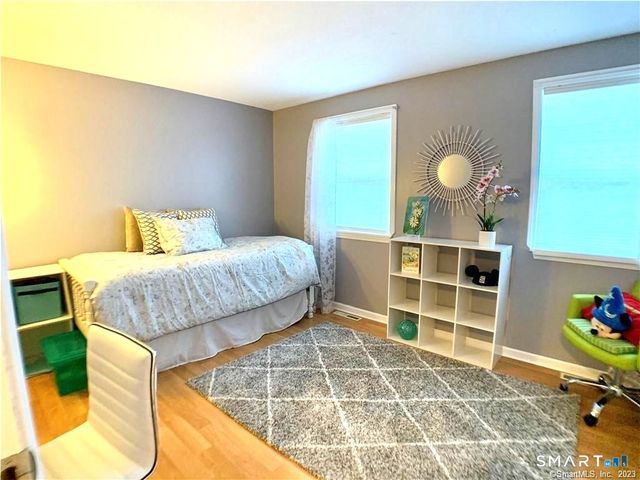 64 East Gate Lane, Hamden, CT 06514