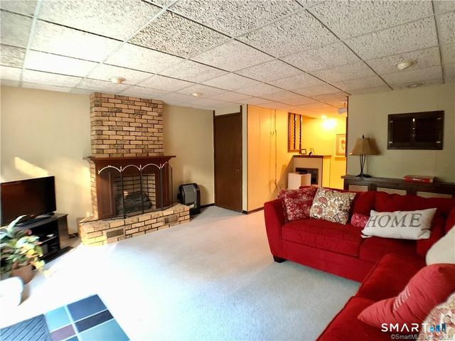 64 East Gate Lane, Hamden, CT 06514