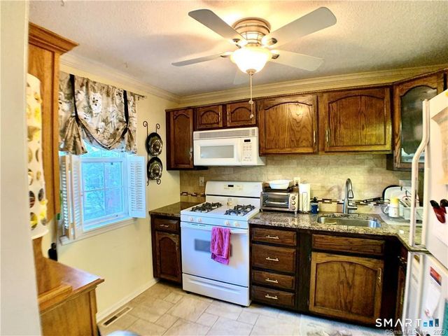 64 East Gate Lane, Hamden, CT 06514