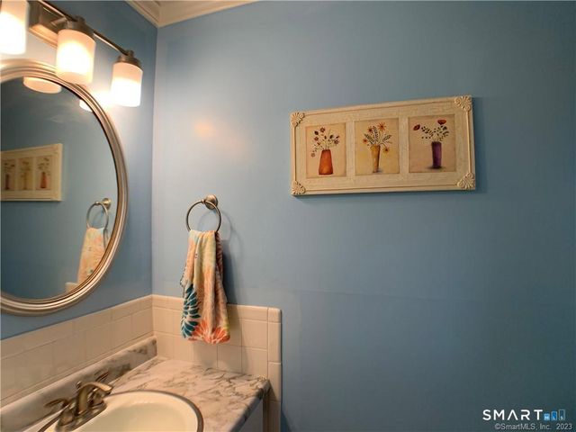 64 East Gate Lane, Hamden, CT 06514