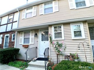 64 East Gate Lane, Hamden, CT 06514