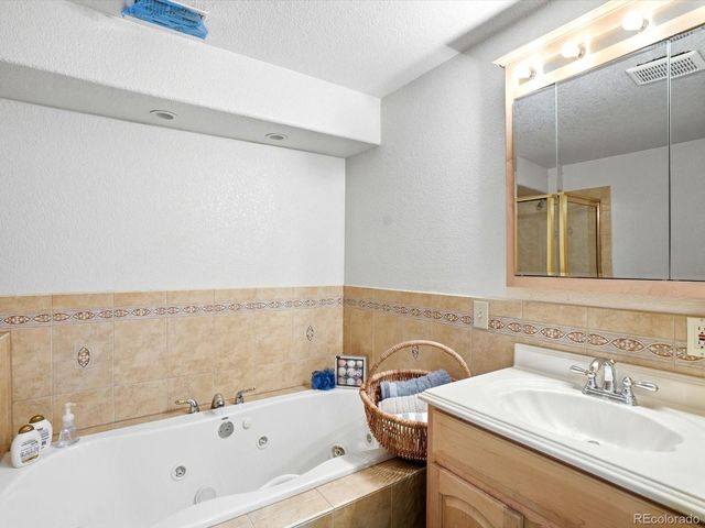 6638 W Hamilton Drive, Lakewood, CO 80227