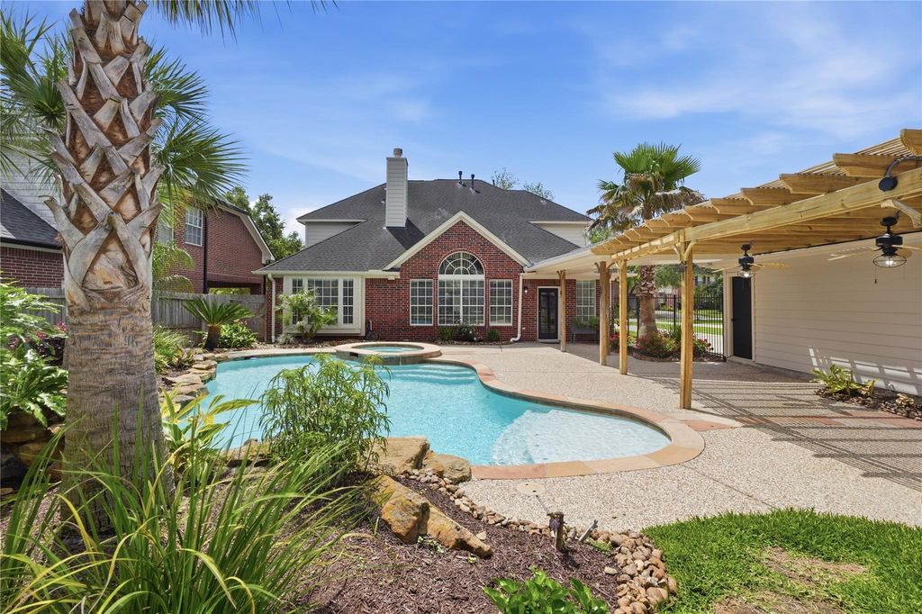 4415 Towering Oak Court, Houston, TX 77059