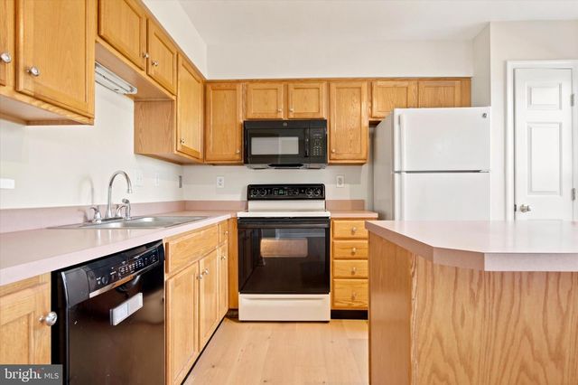 1282 HUNTER LN, Perkiomenville, PA 18074