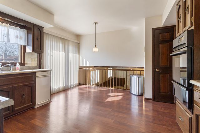 9536 Walnut Drive, Munster, IN 46321