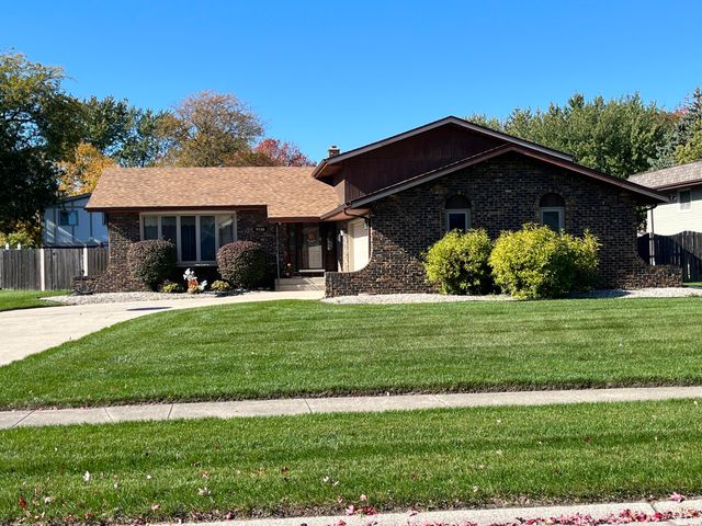 9536 Walnut Drive, Munster, IN 46321