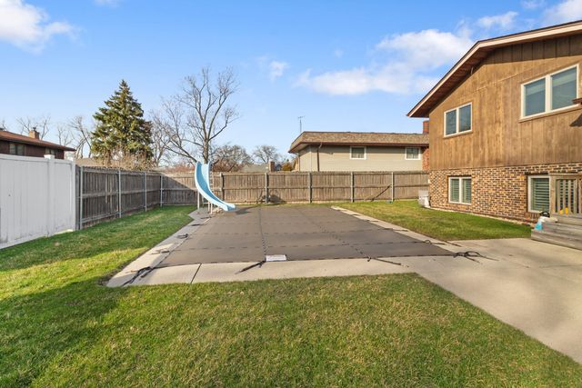 9536 Walnut Drive, Munster, IN 46321