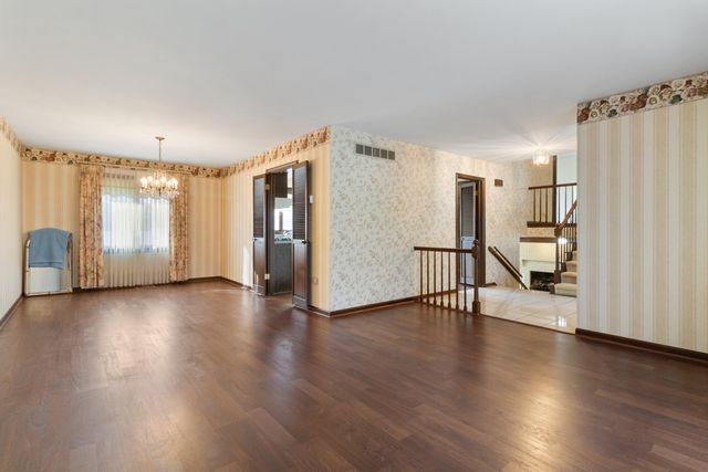 9536 Walnut Drive, Munster, IN 46321