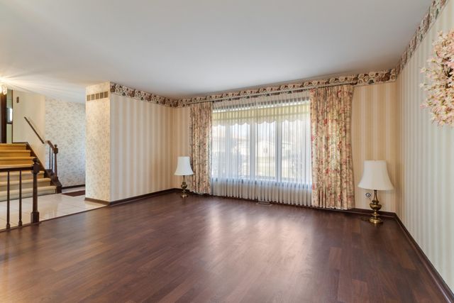 9536 Walnut Drive, Munster, IN 46321