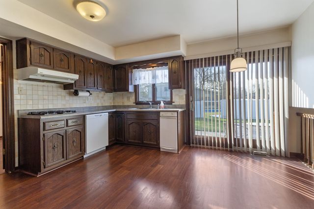 9536 Walnut Drive, Munster, IN 46321