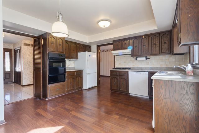 9536 Walnut Drive, Munster, IN 46321