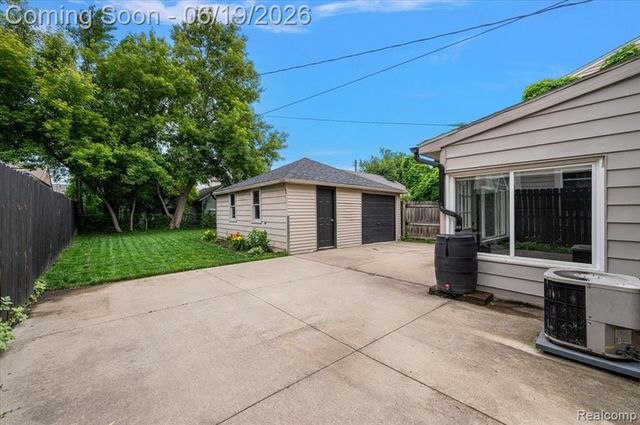 1186 Larkmoor Boulevard, Berkley, MI 48072