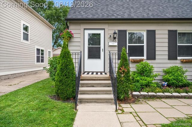 1186 Larkmoor Boulevard, Berkley, MI 48072