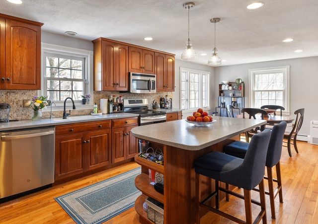 97 Francis Ave, Shrewsbury, MA 01545