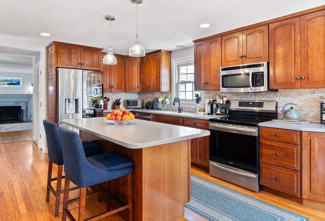 97 Francis Ave, Shrewsbury, MA 01545