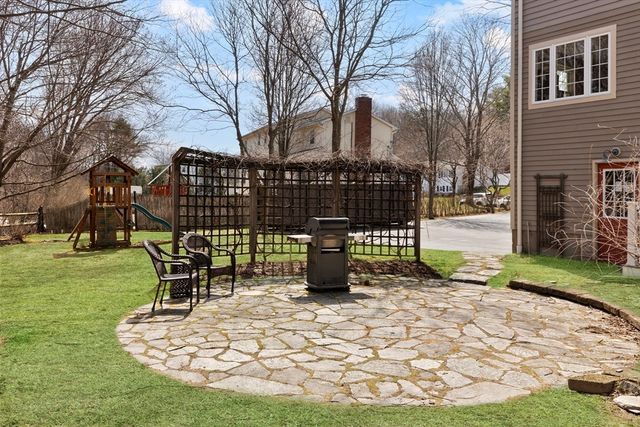 97 Francis Ave, Shrewsbury, MA 01545