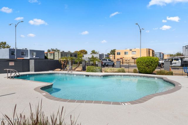 5320 W SHEENA Drive, Glendale, AZ 85306