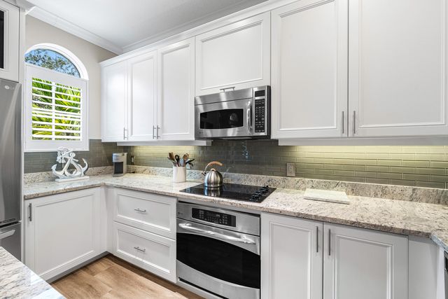 813 Estancia Way, Boynton Beach, FL 33435