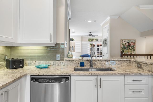813 Estancia Way, Boynton Beach, FL 33435