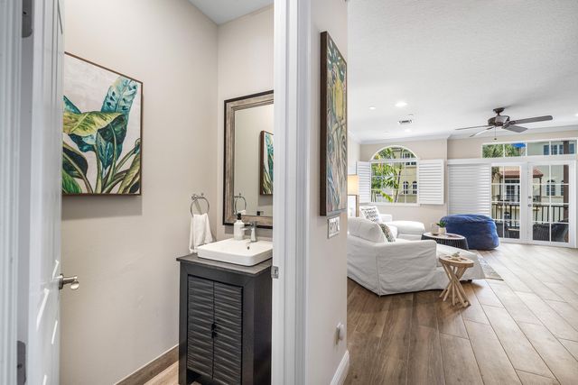 813 Estancia Way, Boynton Beach, FL 33435