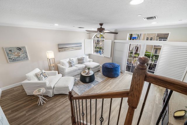 813 Estancia Way, Boynton Beach, FL 33435