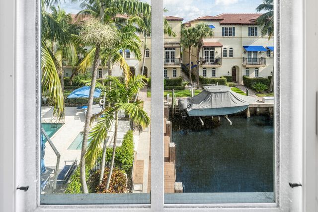 813 Estancia Way, Boynton Beach, FL 33435