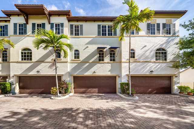813 Estancia Way, Boynton Beach, FL 33435