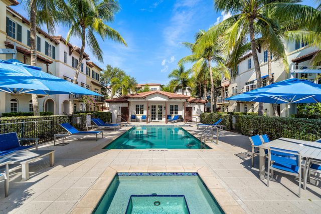 813 Estancia Way, Boynton Beach, FL 33435