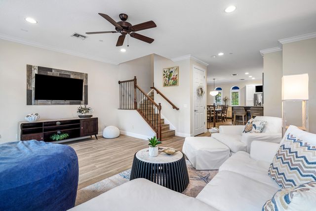813 Estancia Way, Boynton Beach, FL 33435