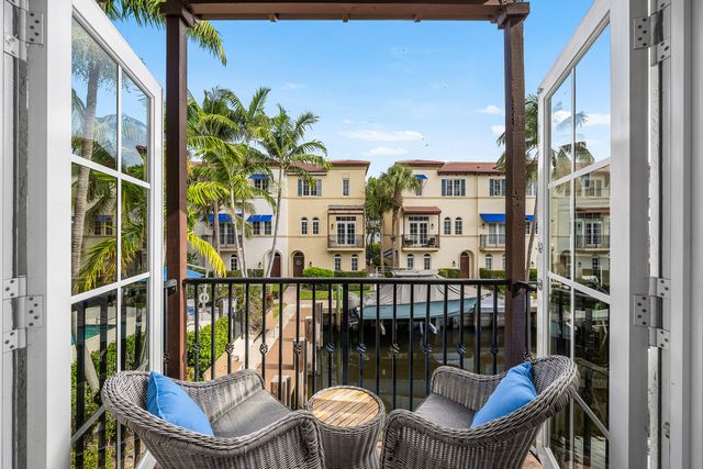 813 Estancia Way, Boynton Beach, FL 33435
