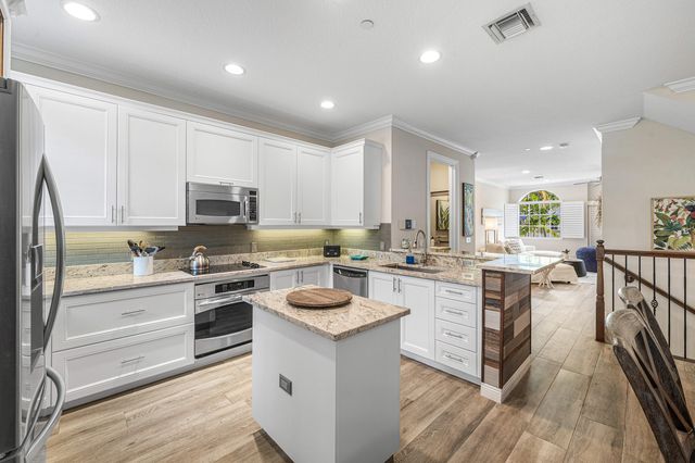 813 Estancia Way, Boynton Beach, FL 33435