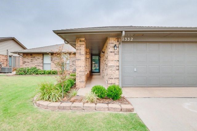 1332 Chimney Hill Road, Yukon, OK 73099