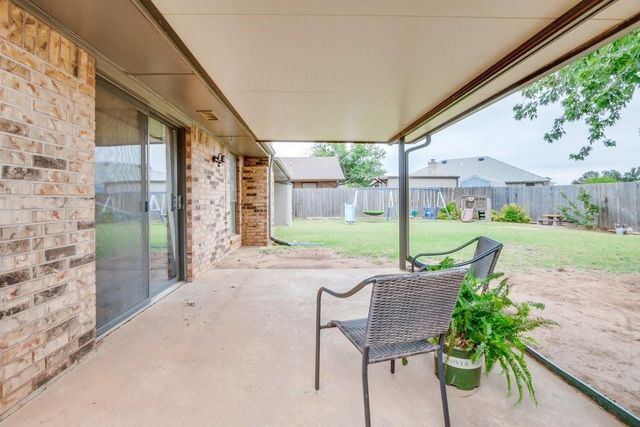 1332 Chimney Hill Road, Yukon, OK 73099