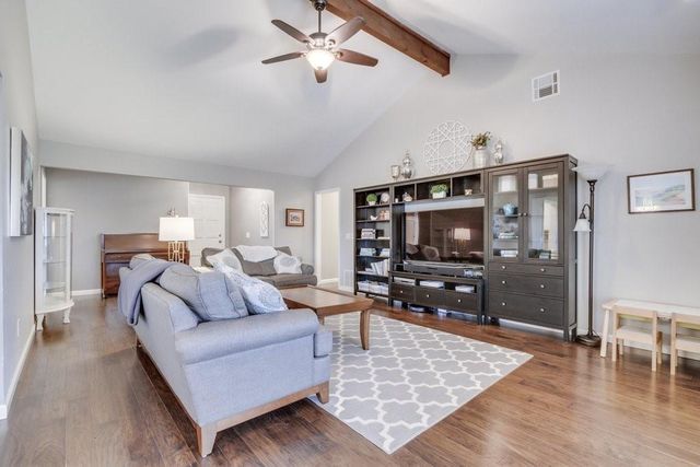 1332 Chimney Hill Road, Yukon, OK 73099