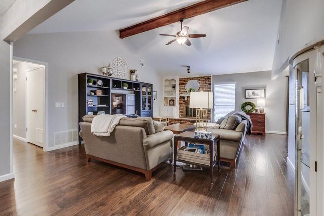 1332 Chimney Hill Road, Yukon, OK 73099