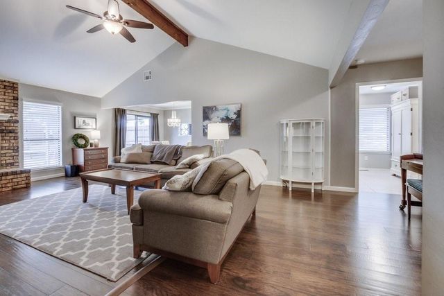 1332 Chimney Hill Road, Yukon, OK 73099