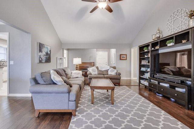 1332 Chimney Hill Road, Yukon, OK 73099