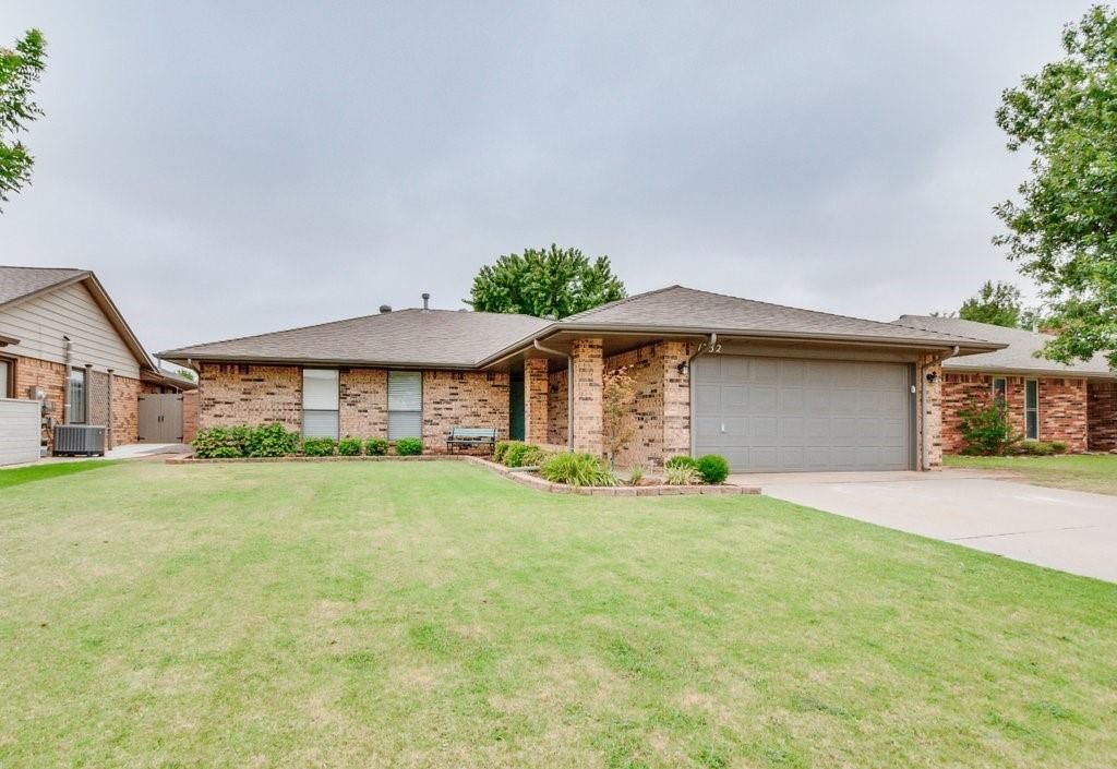 1332 Chimney Hill Road, Yukon, OK 73099