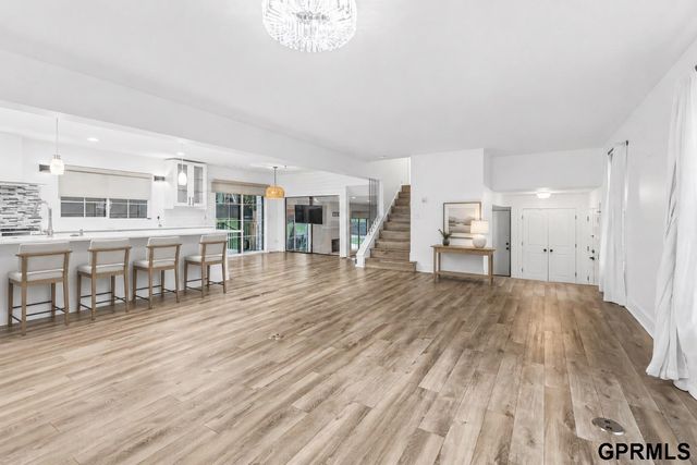 9933 Devonshire Drive, Omaha, NE 68114