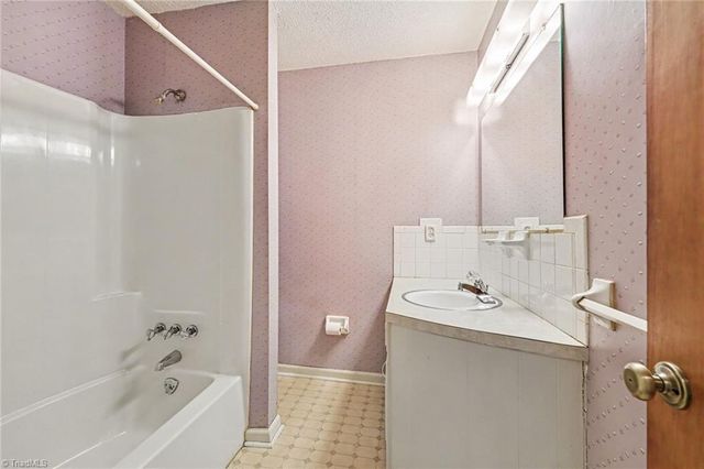 136 Beckford Drive, Lexington, NC 27295