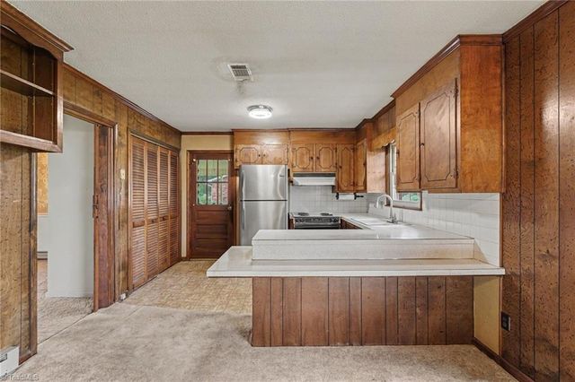 136 Beckford Drive, Lexington, NC 27295