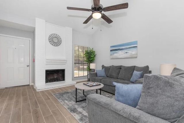 810 Dunson Glen Drive 408, Houston, TX 77090