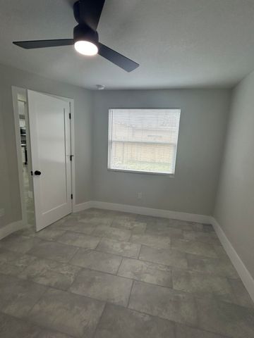 1531 W Avenue H W, Riviera Beach, FL 33404